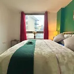 Luxury Apartment In The Heart Of Birmingham City!